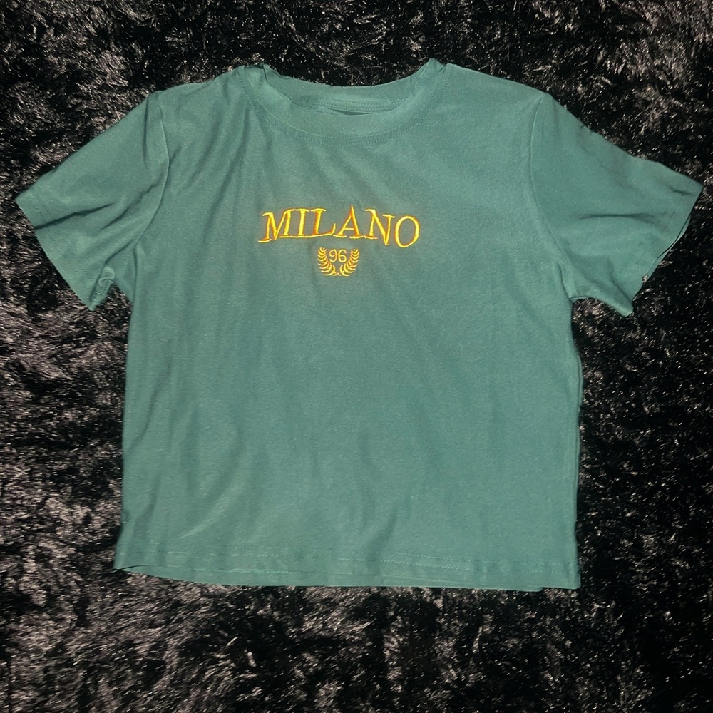 i’m selling this vintage Green Cropped T-Shirt!